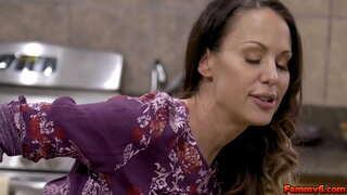 Ƹ�泉を大幅女性リーマッケンジーがDNAからの若手スタッドと彼の兼