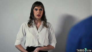 Храбрая жена приказывает своему сотруднику Вангарду трахнуть ее мужа