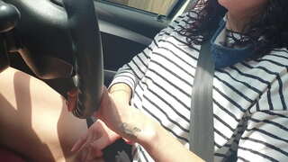 Pagkuha sa usa ka publiko nga mga drive nga sakyanan samtang sa pagdula uban sa akong gamay nga pussy