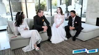 Daddies hëllefen, Hir Stieftöchter Hazel Moore and Jazmin Luv ze kréien puer sex wëssen