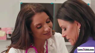 Грудастая медсестра соблазняет учительницу и ласкает ее выбритую киску. Брюнетка сосет ее большие сиськи, а затем ласкает и мастурбирует ее киску. Затем они занимаются 69