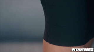 VIXEN Sassy babe seduces lehibeny