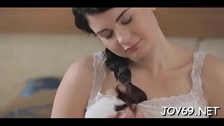 Похотливая Люси Л. баяу раздевается жай ғана ермек үшін