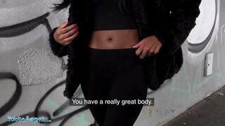 Javnosti Agent UK Crni Aziji Rae jaše veliku guzicu na veliki kurac za pare