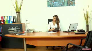 Directorul Dani Daniels paroase pizde pline cu sperma (Partea 1)